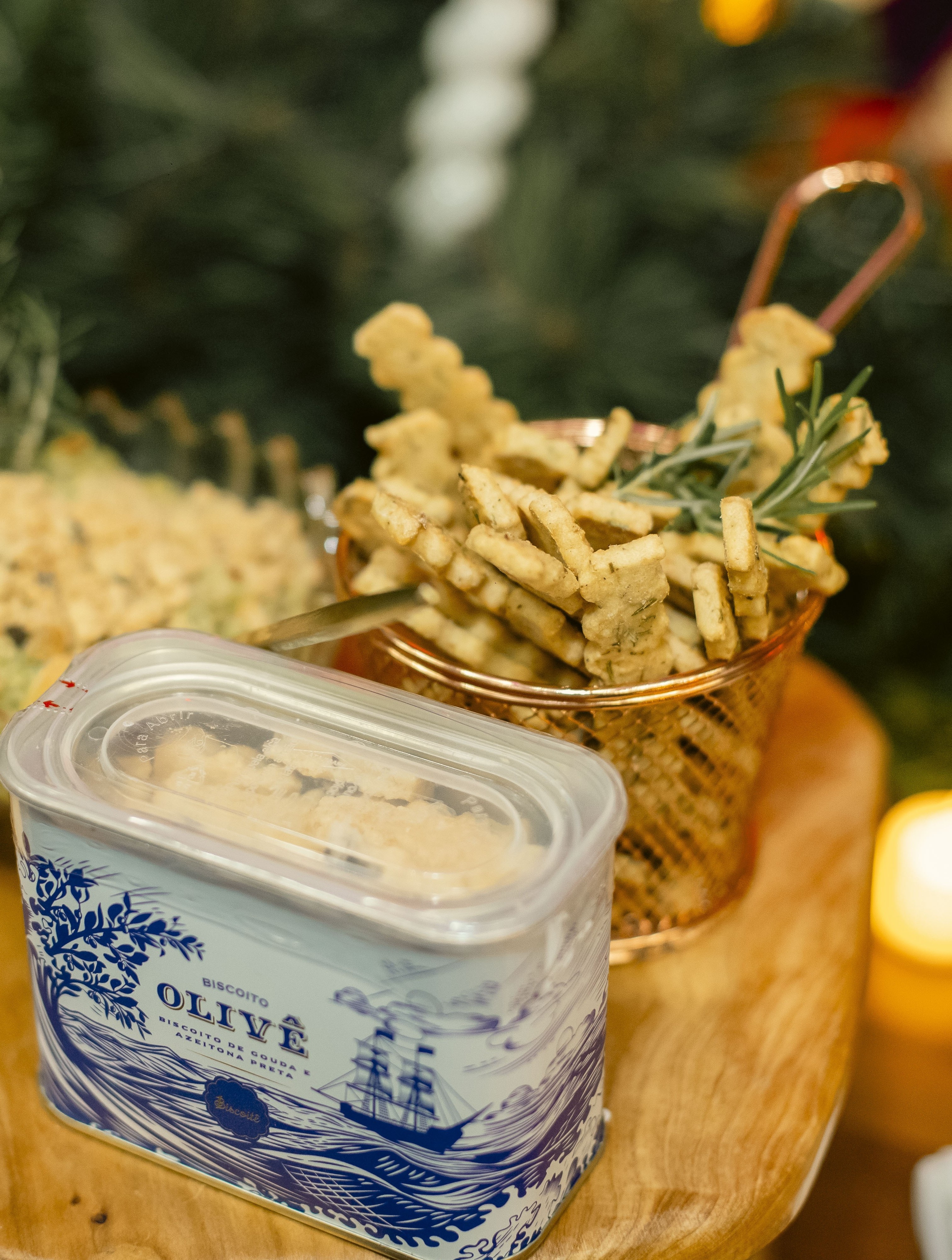 Lata Olivê 165g | Biscoito Salgado com Gouda | Biscoitê - Biscoitê
